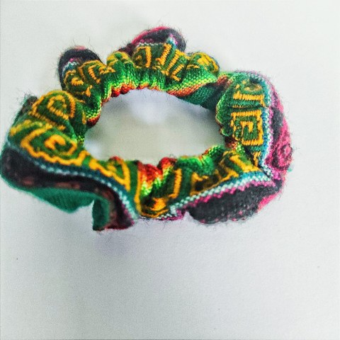 Yeşil desenli el dokuması kumaştan scrunchie, örnek görsel